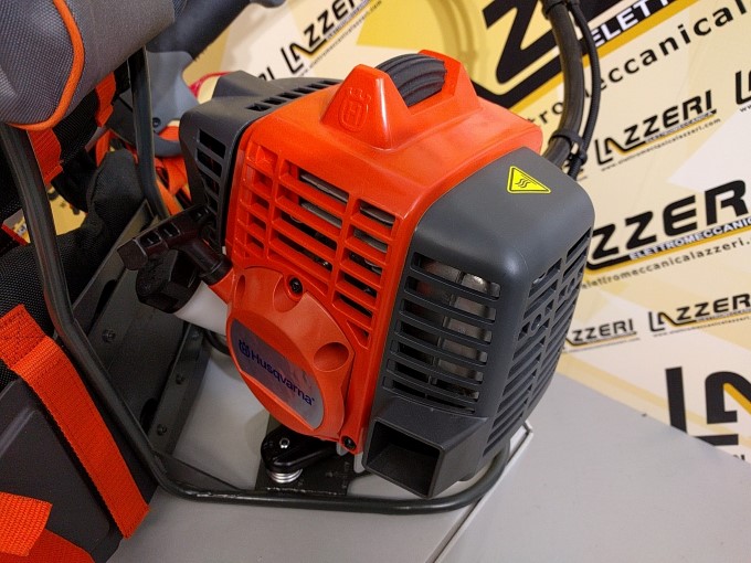 decespugliatore-forestale-spalleggiato-a-zaino-husqvarna-553rbx-motore