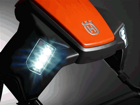 Fresa-spazzaneve-Husqvarna-ST-121E-faro