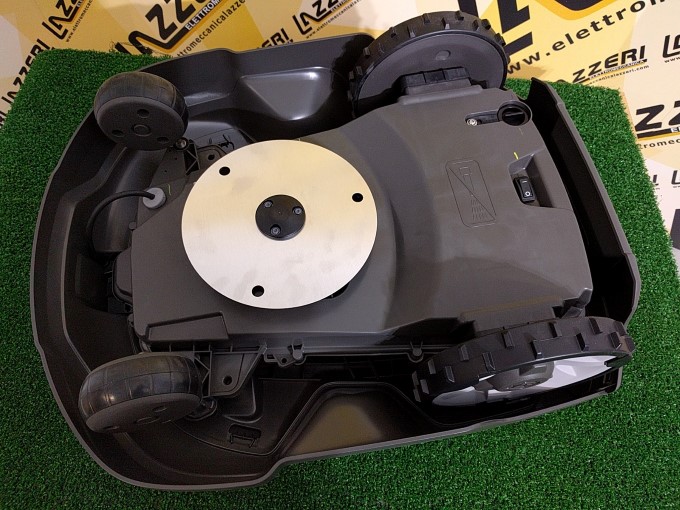 robot-rasaerba-husqvarna-automower-310-sotto-ruote-disco-di-taglio-interruttore