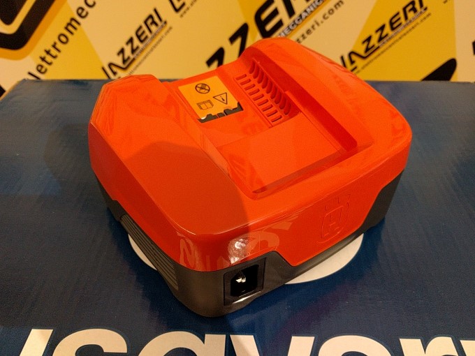 caricabatterie-husqvarna-qc330-330w-220v-2