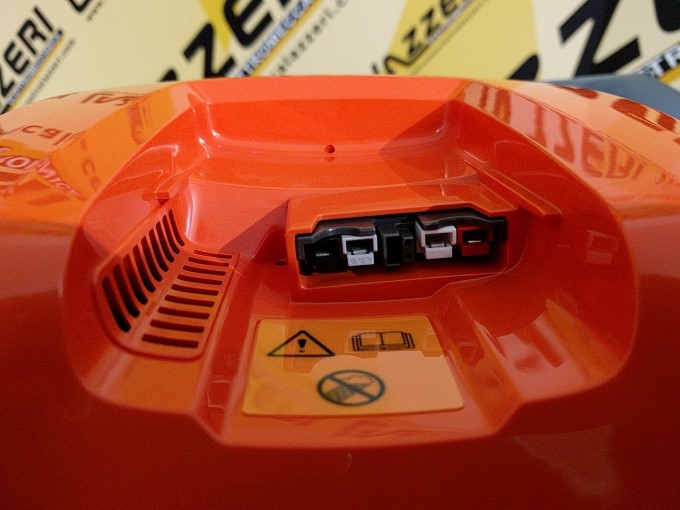 caricabatterie-husqvarna-qc330-330w-220v-3