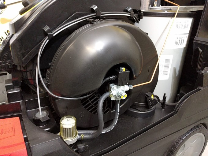 idropulitrice-professionale-trifase-a-caldo-karcher-hds-716-4-c-motore